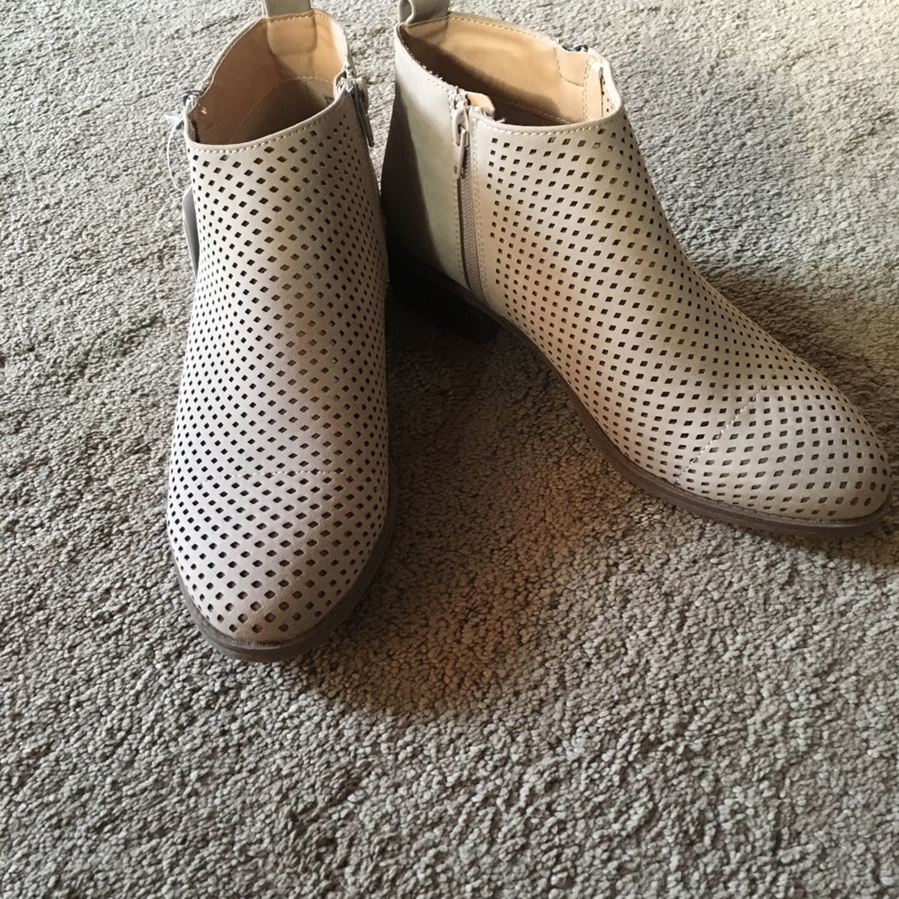 BRAND NEW BOOTS NEVER USED!!!!